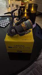 Daiwa laguna lt 2500 met spiderwire 0,10, Ophalen of Verzenden, Zo goed als nieuw, Molen