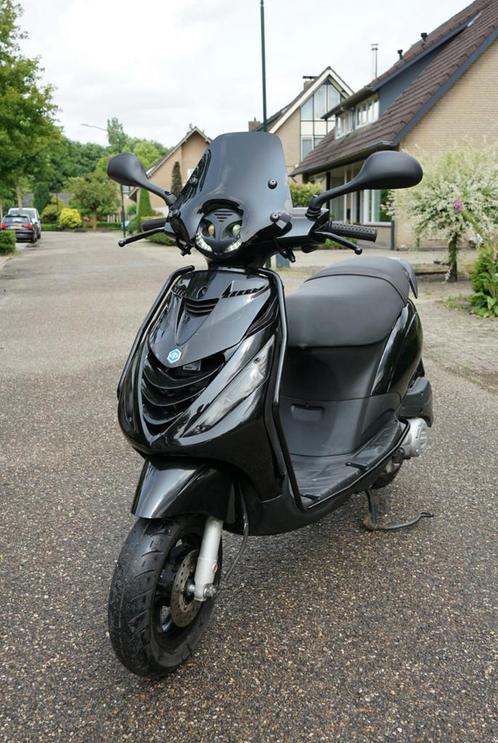 Piaggio zip iget, Fietsen en Brommers, Scooters | Piaggio, Zo goed als nieuw, Zip, Maximaal 45 km/u, Benzine, Ophalen