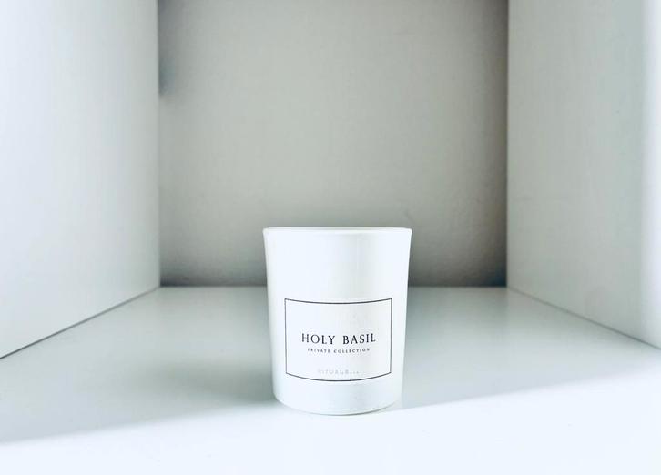 Rituals, Holy Basil Luxury Candle, Huis en Inrichting, Woonaccessoires | Kandelaars en Kaarsen, Nieuw, Minder dan 25 cm, Overige materialen