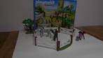 Playmobil Manege paarden paardewei + doos, Kinderen en Baby's, Speelgoed | Playmobil, Ophalen of Verzenden, Gebruikt, Complete set