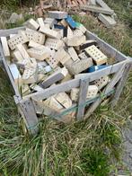 Gratis af te halen: vol krat stenen!, Ophalen, Bakstenen