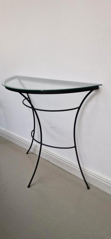 Glazen wandtafel met metalen frame beschikbaar voor biedingen