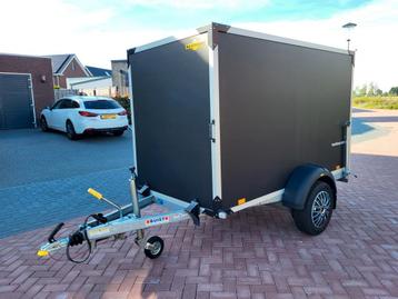 Humbaur gesloten dichte 1300kg enkelasser  251x132x152cm beschikbaar voor biedingen