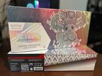 Pokemon Prismatic Prismatic Evolutions SPC, Hobby en Vrije tijd, Verzamelkaartspellen | Pokémon, Ophalen of Verzenden, Nieuw, Boosterbox