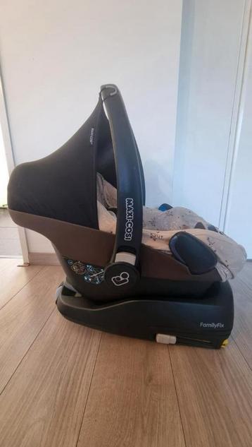 Maxi Cosi + Familyfix isofix beschikbaar voor biedingen
