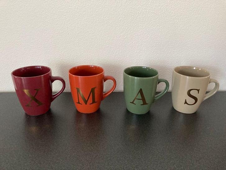 Gusta XMAS Mokken Set van 4 Nieuw!, Huis en Inrichting, Keuken | Servies, Nieuw, Kop(pen) en/of Schotel(s), Effen, Aardewerk, Ophalen of Verzenden