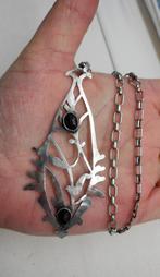 Zilveren ketting met antieke hanger met granaat nr.1601