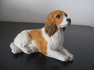 Beeldje spaniel bruin wit hond beschikbaar voor biedingen