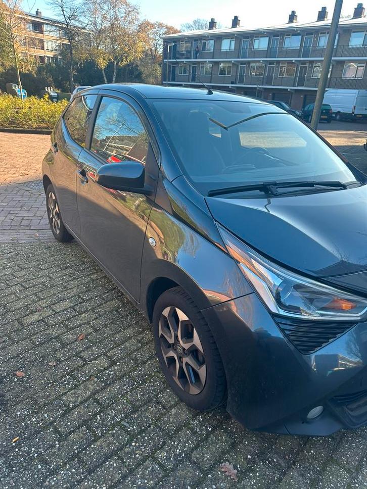 Toyota Aygo 1.0 Vvt-i 72pk 5D 2019 Grijs, Auto's, Toyota, Particulier, Aygo, Benzine, Hatchback, Handgeschakeld, Geïmporteerd