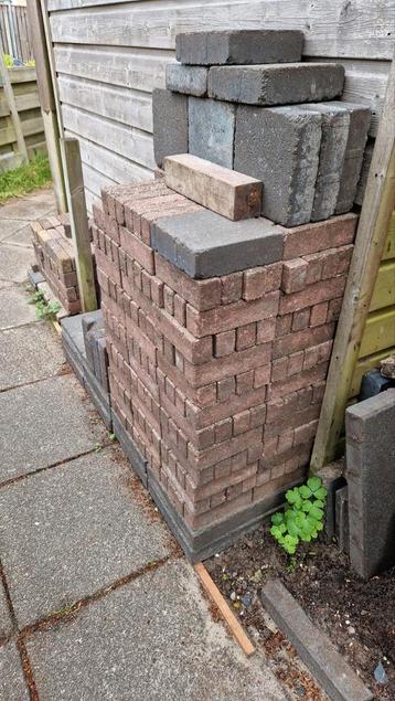 trommel steentjes ,waaltjes beton klinkers antreciet tegel  beschikbaar voor biedingen