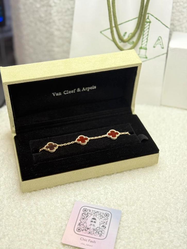 Van Cleef & Arpels - Alhambra Armband, Sieraden, Tassen en Uiterlijk, Armbanden, Zo goed als nieuw, Goud, Wit, Ophalen of Verzenden