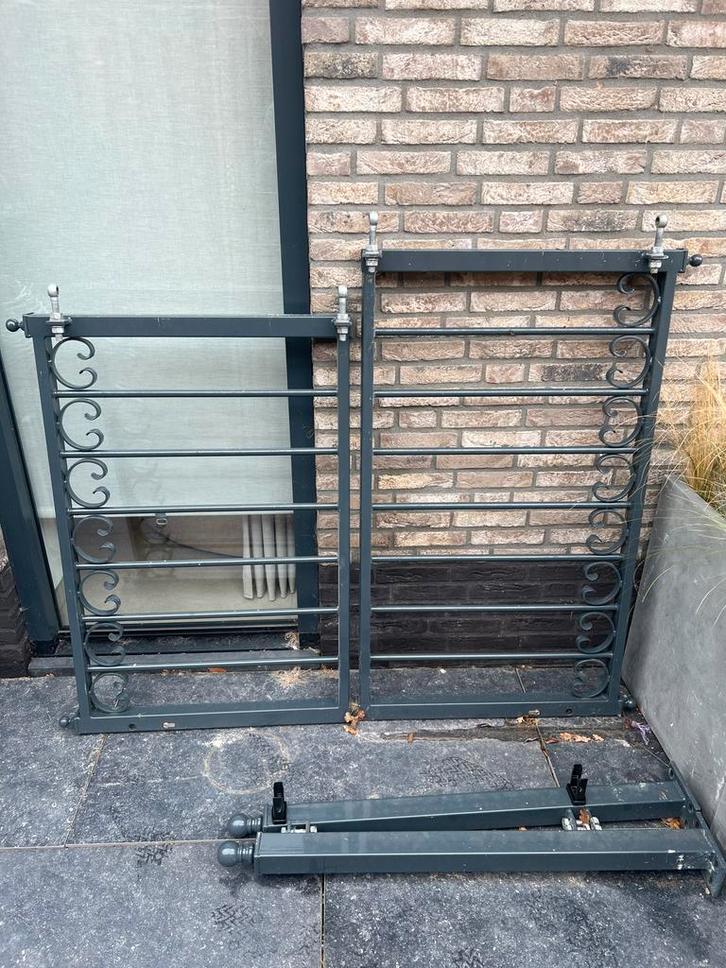 2 Loopdeurtjes & 1 Hek IJzer Gepedercoat, Tuin en Terras, Tuinhekken en Hekwerk, Gebruikt, Sierhekwerk, IJzer, Met poort, Ophalen