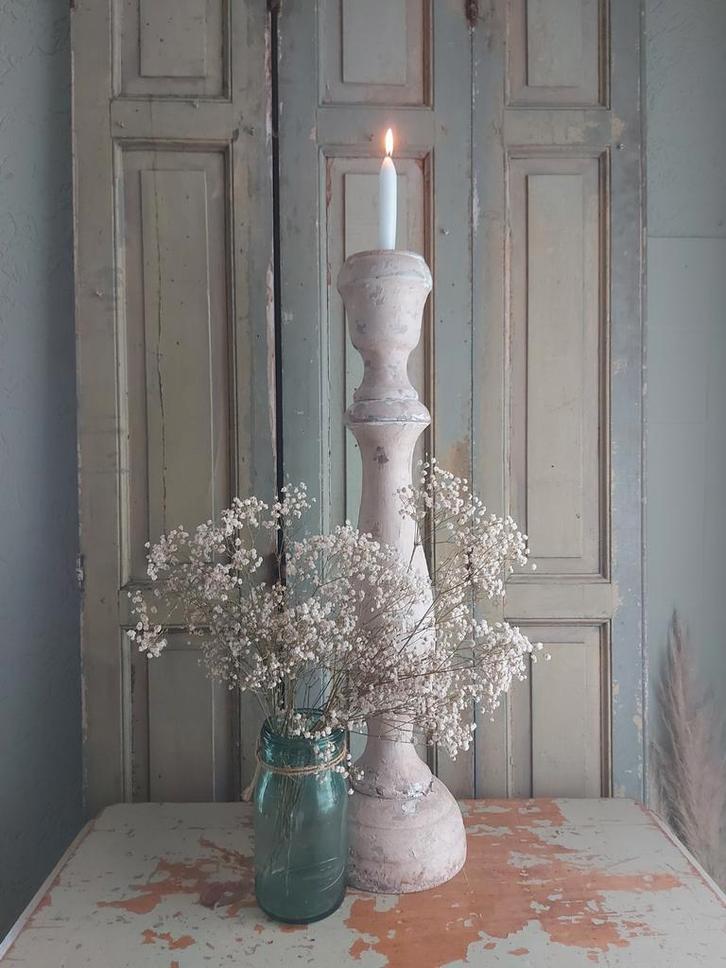 Oude hoge houten kandelaar, brocante , geleefd, Antiek en Kunst, Antiek | Woonaccessoires, Ophalen of Verzenden