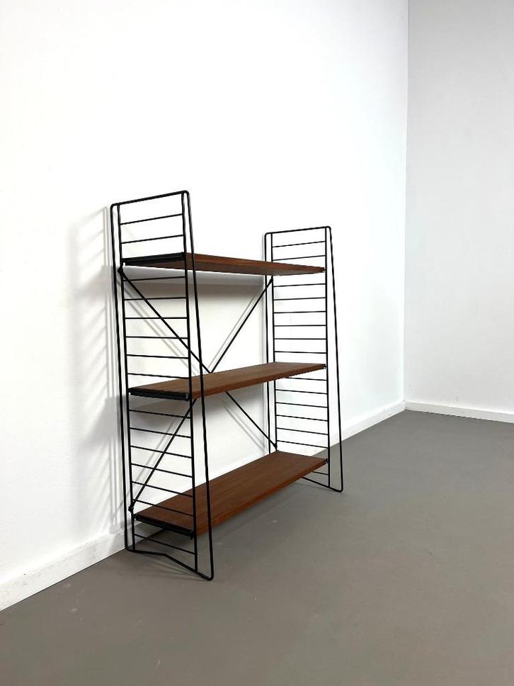 Vrijstaand teak vintage Tomado wandrek door A. Dekker 1960, Huis en Inrichting, Woonaccessoires | Wandplanken en Boekenplanken