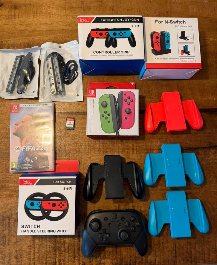 Nintendo Switch joycons ,houders, pro controller, fifa, Spelcomputers en Games, Games | Nintendo Switch, Zo goed als nieuw, Sport