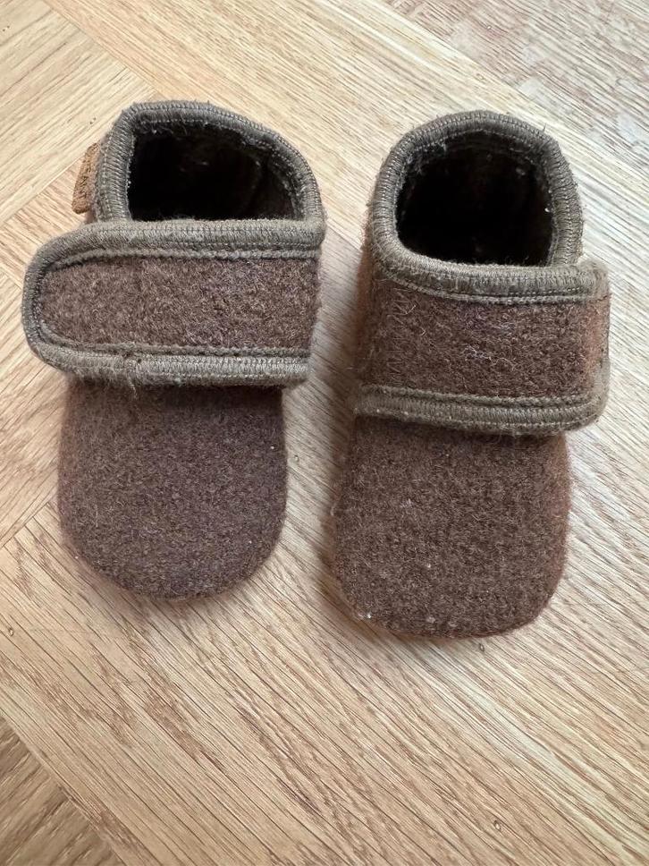 Baby slippers wool 21-22, Kinderen en Baby's, Babykleding | Schoentjes en Sokjes, Gebruikt, Jongetje of Meisje, Slofjes, Ophalen of Verzenden