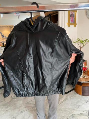 Lederlook Jack  trui maat m valt klein beschikbaar voor biedingen