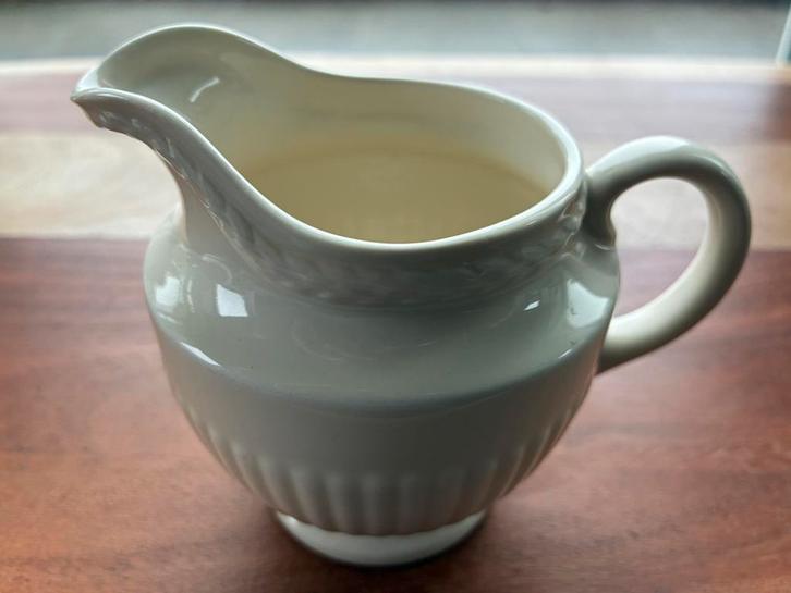 Wedgwood Edme theekopjes en melkkannetje, Antiek en Kunst, Antiek | Servies compleet, Ophalen of Verzenden