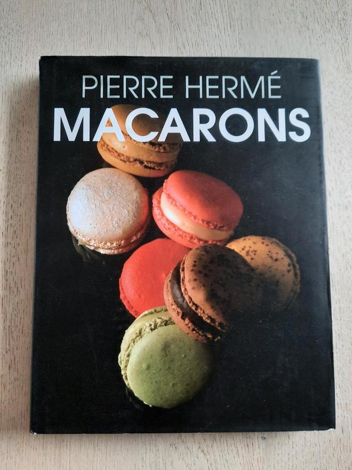MACARONS - Pierre Hermé, Boeken, Kookboeken, Zo goed als nieuw, Ophalen of Verzenden