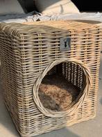 Kattenmand - Boony 'Est 1941' rotan hocker, 40x40x45 cm., Dieren en Toebehoren, Kattenmanden, Ophalen, Gebruikt, Riet