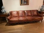 Grote 4 zitsbank leren kasteelbank, Huis en Inrichting, Banken | Bankstellen, Ophalen of Verzenden, Zo goed als nieuw, 75 tot 100 cm