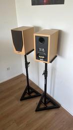 Mission M72 Luidsprekers met Innox Statieven, Zo goed als nieuw, 60 tot 120 watt, Front, Rear of Stereo speakers, Ophalen