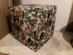 Nieuw geweldig leuke 52x52 poef bekleed met gobelin, Huis en Inrichting, Banken | Voetenbanken en Poefen, Ophalen, Nieuw, Vierkant