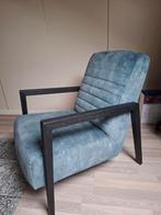 Blauw suède fauteuil, Ophalen, Zo goed als nieuw, 75 tot 100 cm, 50 tot 75 cm
