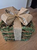 Kerstcadeau met gouden strik, Ophalen of Verzenden