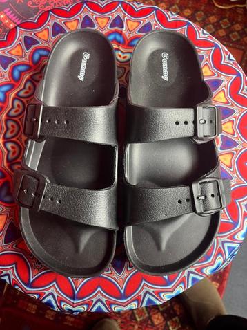 Splinternieuwe instappers 39 met verstelbare bandjes 19,99€ beschikbaar voor biedingen