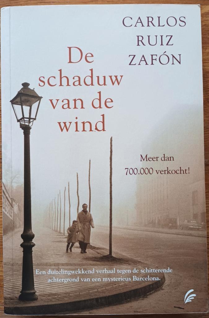 Carlos Ruiz Zafón - De schaduw van de wind, Boeken, Literatuur, Zo goed als nieuw, Ophalen of Verzenden