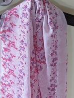 Sjaal Roze met bloemen (Nieuw) 160x55cm  Materiaal: Viscose, Ophalen of Verzenden, Nieuw, Sjaal