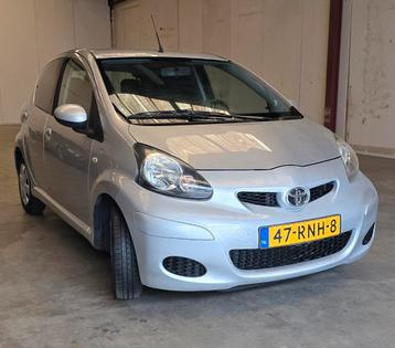 Toyota Aygo 1.0 12V Vvt-i 5DRS 2011 Grijs (Nieuwe APK) beschikbaar voor biedingen
