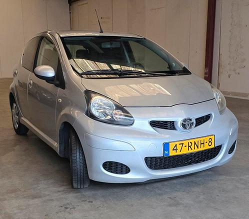 Toyota Aygo 1.0 12V Vvt-i 5DRS 2011 Grijs (Nieuwe APK), Auto's, Toyota, Particulier, Aygo, ABS, Airbags, Airconditioning, Centrale vergrendeling