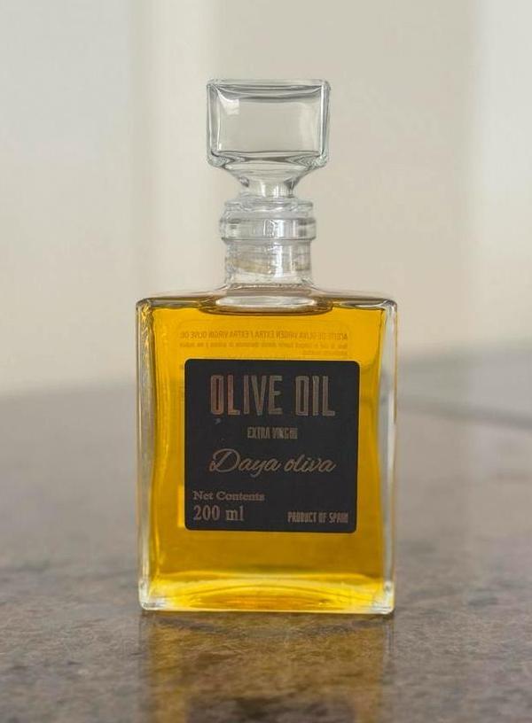 Spaanse kwaliteits olijfolie in parfumfles, 200 ml, Verzamelen, Parfumverzamelingen, Nieuw, Parfumfles, Ophalen of Verzenden