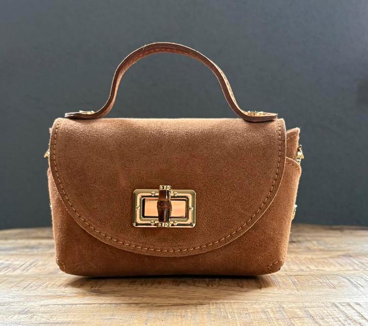 Nieuwe dames tas bruin suède, Sieraden, Tassen en Uiterlijk, Tassen | Schoudertassen, Nieuw, Overige merken, Bruin, Leer, Ophalen of Verzenden