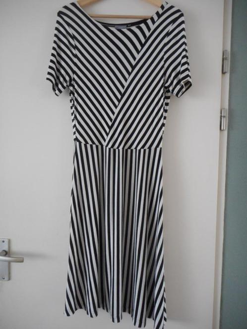 B.young jurk in maat L, Kleding | Dames, Jurken, Zo goed als nieuw, Zwart, Knielengte, Ophalen of Verzenden