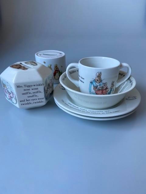 Wedgwood Peter Rabbit servies en spaarpotten, Huis en Inrichting, Keuken | Servies, Gebruikt, Wedgwood, Porselein, Ophalen of Verzenden