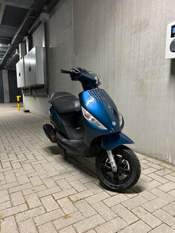 Piaggio ZIP Geel kenteken beschikbaar voor biedingen