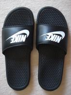 Originele STOERE Nike Benassi JDI badslippers (maat 44), Slippers, Ophalen of Verzenden, Zo goed als nieuw, Nike