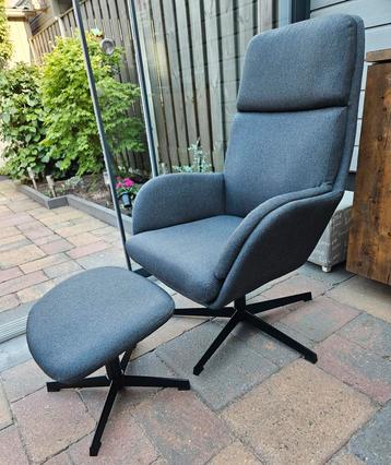 Relaxfauteuil met voetenbank beschikbaar voor biedingen