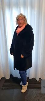 Yoek nepbont winterjas mt 44 met capuchon, Kleding | Dames, Ophalen of Verzenden, Gedragen, Maat 42/44 (L), Zwart