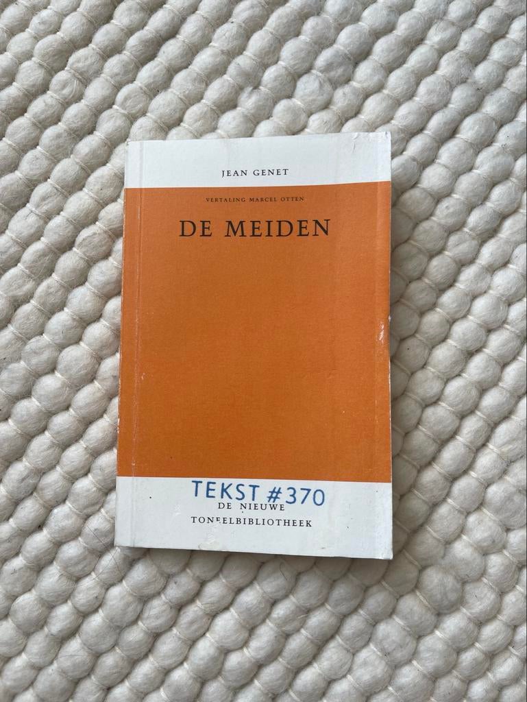 De Meiden - Jean Genet, Boeken, Ophalen of Verzenden, Gelezen, Nederland