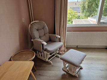 Childwood schommelstoel met voetenbankje beschikbaar voor biedingen