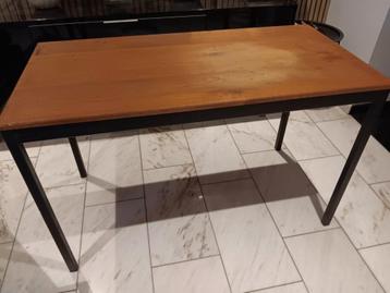 Stevige Keukentafel + Dekzeil beschikbaar voor biedingen
