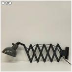 Oude, mooi gepatineerde schaarlamp, jaren dertig / Bauhaus /, Huis en Inrichting, Lampen | Wandlampen, Gebruikt, Bauhaus, Ophalen of Verzenden