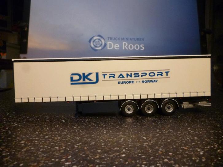 WSI DKJ Zeilentrailer, Hobby en Vrije tijd, Modelauto's | 1:50, Nieuw, Bus of Vrachtwagen, Wsi, Ophalen of Verzenden