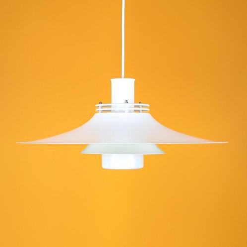 formlight wit met paarse lamp, meerlaagse deens designlamp, Huis en Inrichting, Lampen | Hanglampen, Gebruikt, Minder dan 50 cm