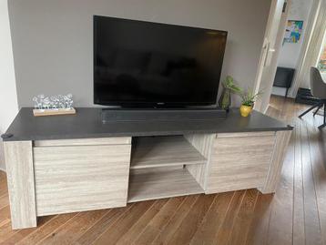 TV meubel en buffetkast beschikbaar voor biedingen