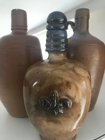 Antieke aardewerken kruiken set beschikbaar voor biedingen